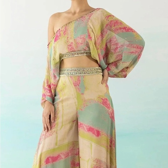 Indo western crop top & flared pant. Head turner! 💗 - Picture 1 of 4